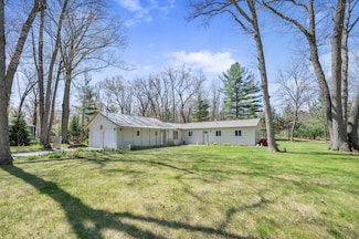 8607 Cochise Ct, Howard City, MI 49329