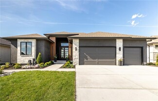 4510 W 136th St, Leawood, KS 66224