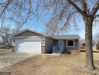 9091 Tanager Cir, Monticello, MN 55362