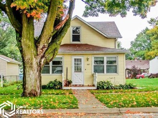 107 3rd St NE, State Center, IA 50247
