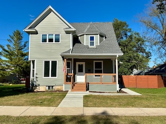 473 E Elm St, Sycamore, IL 60178