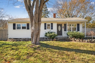 5 Robin Ln, Clinton, CT 06413