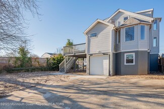 8 Myrtle Ave, Keansburg, NJ 07734