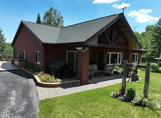 W7202 Kodiak Dr, Pembine, WI 54156
