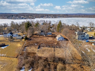 993 Peach Lake Rd, North Salem, NY 10560