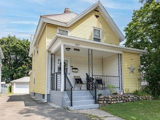 557 South St, Holyoke, MA 01040