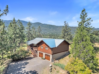 11597 Corp Ranch Rd, Ashland, OR 97520
