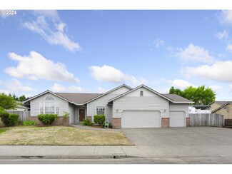 14990 SE Pioneer Dr, Clackamas, OR 97015