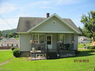 1342 Maple Ave, Bellaire, OH 43906