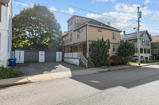 21 Slocum St, Newport, RI 02840