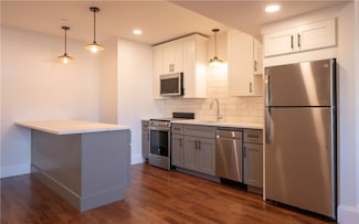 15 Cranston Ave Unit 18, Newport, RI 02840
