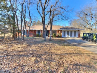 1933 Red Fox Rd, Edmond, OK 73034
