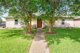 16738 Forest Bend Ave, Friendswood, TX 77546