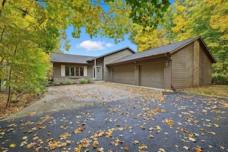 29214 Manor Dr, Waterford, WI 53185