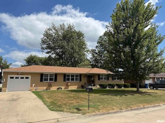 411 Sunset Dr, Centralia, IL 62801