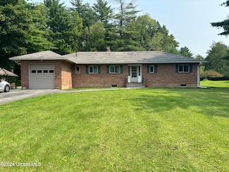 1092 Mohawk Rd, Schenectady, NY 12309