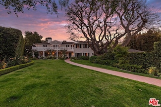 685 Elkins Rd, Los Angeles, CA 90049