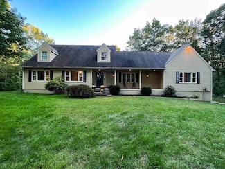 6 Cushing Rd, Newmarket, NH 03857