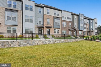 2172 Glacier Rd, Herndon, VA 20170