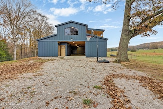 8225 Red Hill Rd, Jamestown, TN 38556