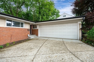 534 Elm Grove Dr, Dayton, OH 45415