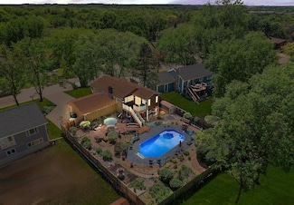 2614 Hawthorne Ln, Stillwater, MN 55082
