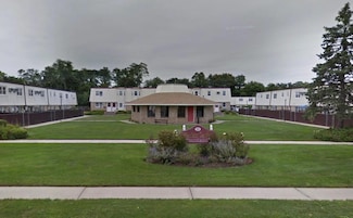 15 Harrison Ave Unit 39E, Amityville, NY 11701