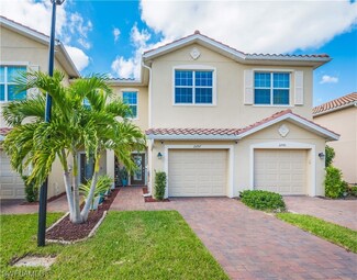 2697 Citrus St, Naples, FL 34120