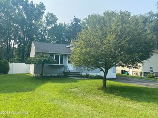 14 Laurendale St, Albany, NY 12205