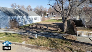 219 S 3rd St, Douglas, WY 82633