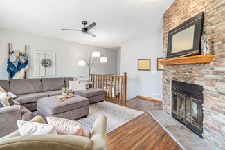5716 Fawn Ln, Saint Paul, MN 55126