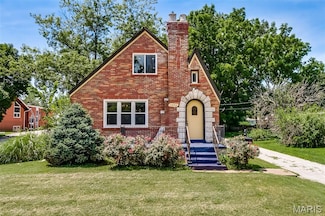 1375 S New Florissant Rd, Florissant, MO 63031