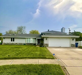 9540 Wildwood Dr, Highland, IN 46322