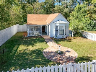 132 S 13th St, Defuniak Springs, FL 32435