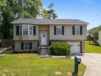 3 Whispering Pine Ln, Huntington, WV 25704