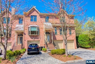 4 Stonebrook Ct Unit 4M, Harrington Park, NJ 07640