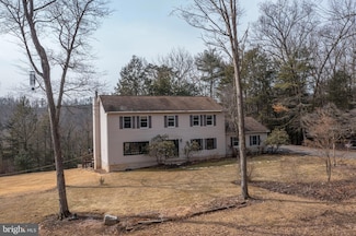 166 Double Creek Dr, Jersey Shore, PA 17740