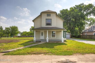 109 N Main St, Alba, MO 64830
