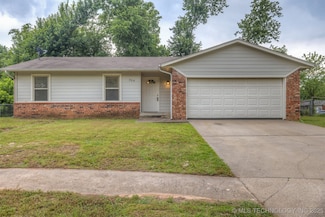704 W 27th Ct, Sand Springs, OK 74063