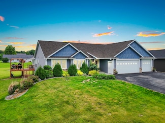 461 Glenview Way, Little Suamico, WI 54141