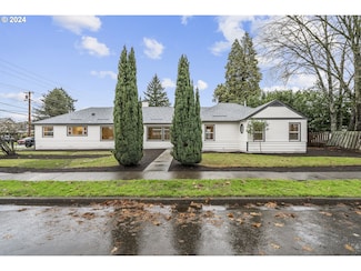 304 S College St, Newberg, OR 97132