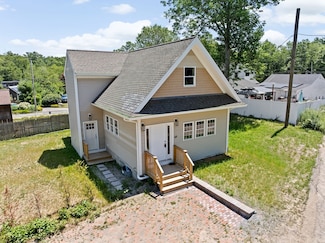 69 Wood St, Hanson, MA 02341