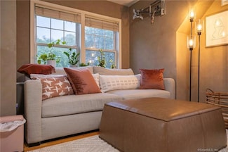 160 Glenbrook Rd Unit 1A, Stamford, CT 06902