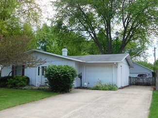 1428 Crestwood Dr, Aurora, IL 60506