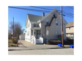 65 Monroe Ave, Bristol, RI 02809
