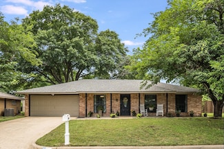 400 Rolling Hills Dr, Midlothian, TX 76065