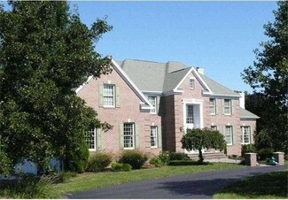 2 Long Way, Hopewell, NJ 08525
