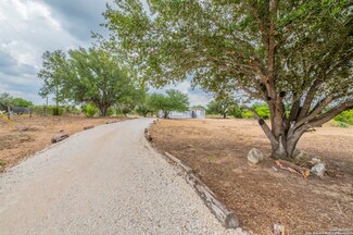 902 Clearview Path, Floresville, TX 78114