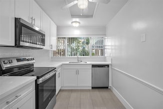 940 NE 199th St Unit 1M, Miami, FL 33179