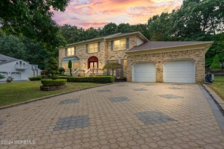 26 Crest Dr, Englishtown, NJ 07726